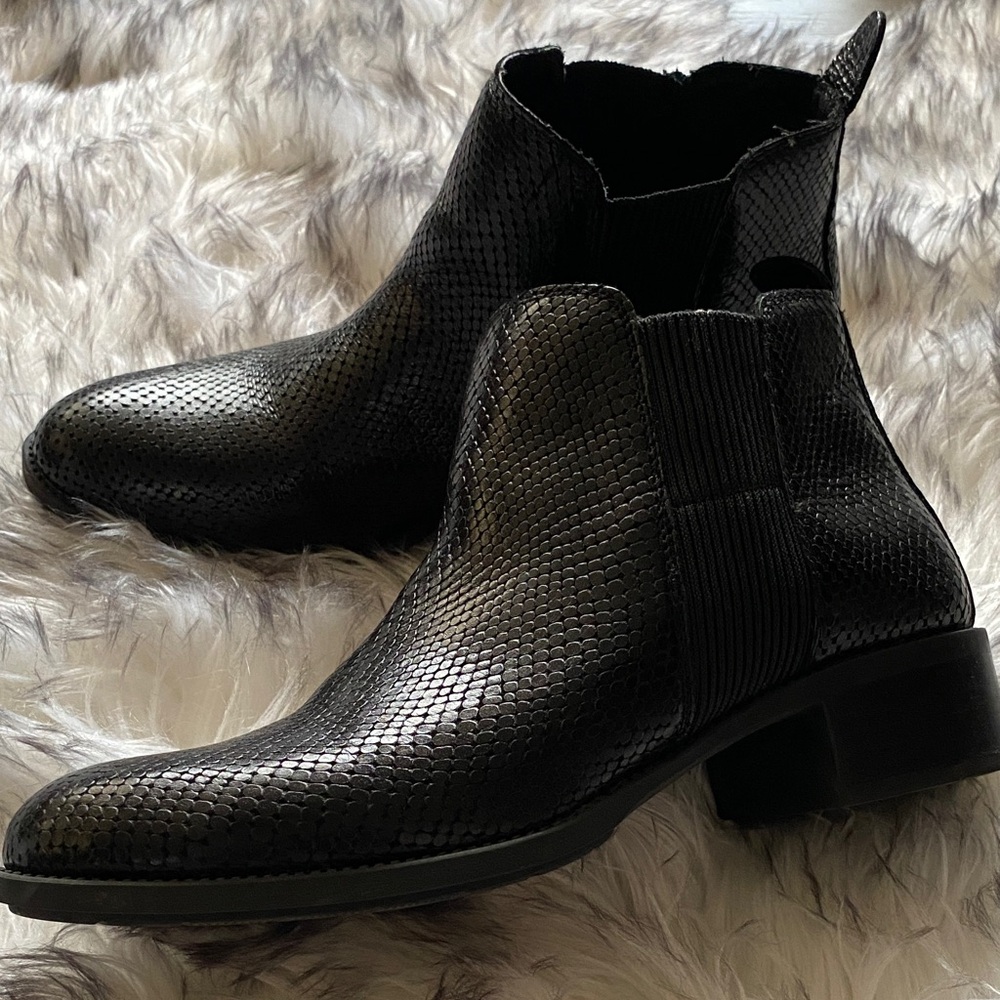 Me Too Black Ankle Boots